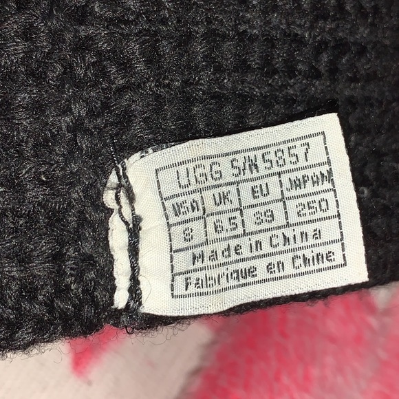 Authentic Knit Black UGG Boot Size 8 - Picture 12 of 12